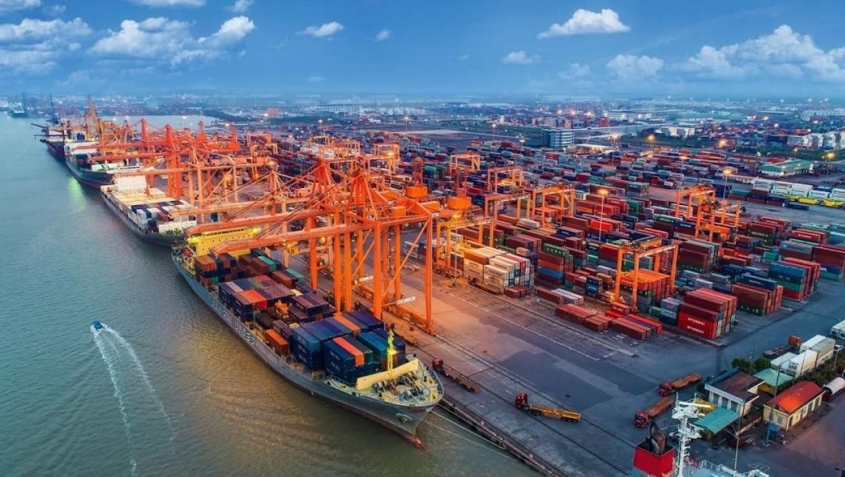 Quy trình chuyển khẩu hàng hóa kim loại